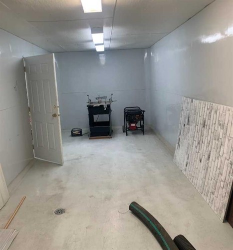 7 Co-Op Road, Didsbury, AB 