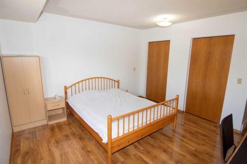 237 Sandarac Drive Nw, Calgary, AB - Indoor Photo Showing Bedroom