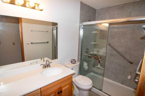 237 Sandarac Drive Nw, Calgary, AB - Indoor Photo Showing Bathroom