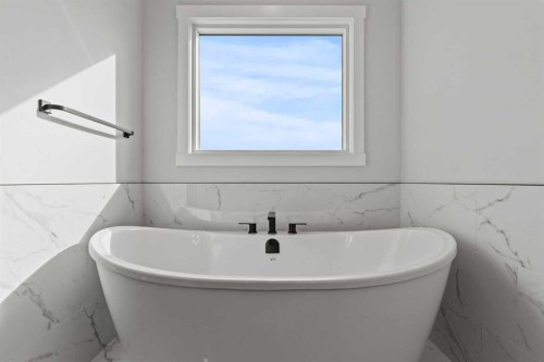 302 Kinniburgh Loop, Chestermere, AB - Indoor Photo Showing Bathroom