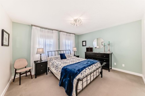 91 Baysprings Terrace, Airdrie, AB - Indoor Photo Showing Bedroom