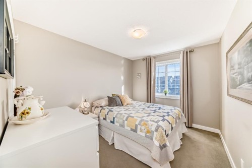 91 Baysprings Terrace, Airdrie, AB - Indoor Photo Showing Bedroom