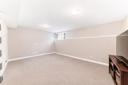 91 Baysprings Terrace, Airdrie, AB - Indoor Photo Showing Other Room