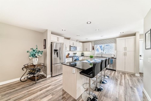 91 Baysprings Terrace, Airdrie, AB - Indoor Photo Showing Kitchen