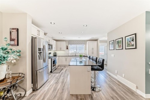 91 Baysprings Terrace, Airdrie, AB - Indoor Photo Showing Kitchen