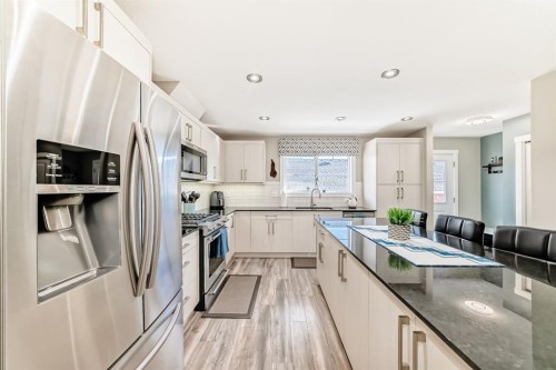 91 Baysprings Terrace, Airdrie, AB - Indoor Photo Showing Kitchen With Upgraded Kitchen