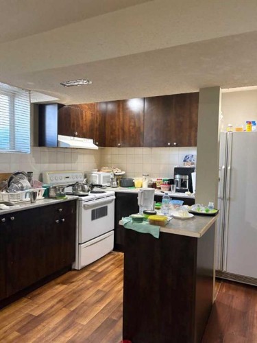 35 Saddlebrook Link Ne, Calgary, AB - Indoor Photo Showing Kitchen