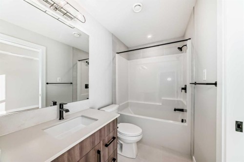 7121-1802 Mahogany Boulevard Se, Calgary, AB - Indoor Photo Showing Bathroom