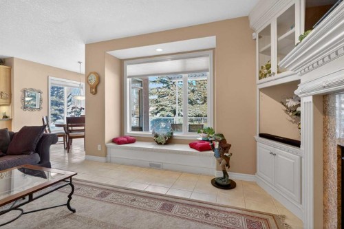 4754 Hamptons Way Nw, Calgary, AB - Indoor Photo Showing Living Room
