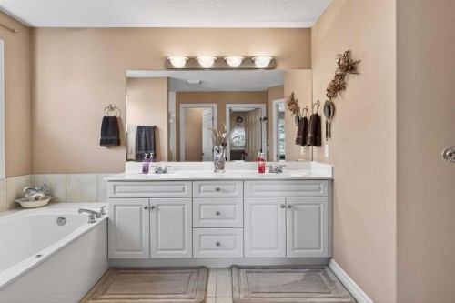 4754 Hamptons Way Nw, Calgary, AB - Indoor Photo Showing Bathroom