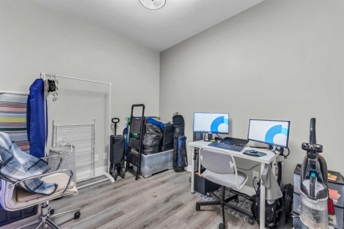 102-515 4 Avenue Ne, Calgary, AB - Indoor Photo Showing Other Room