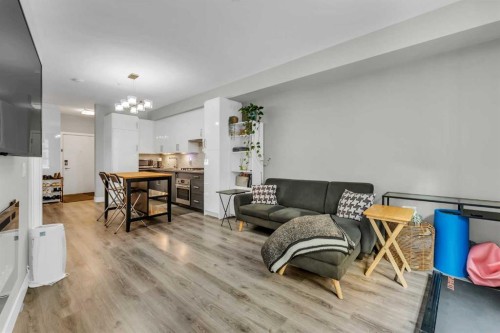 102-515 4 Avenue Ne, Calgary, AB - Indoor Photo Showing Living Room