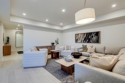 15 Normandy Lane Sw, Calgary, AB - Indoor Photo Showing Living Room