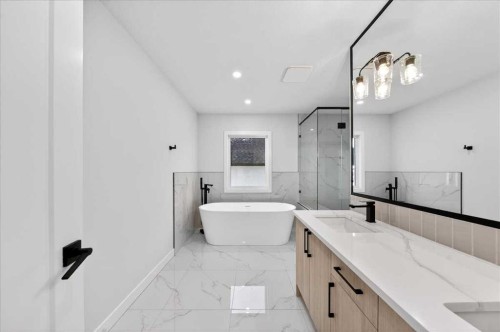 3 Lakewood Way, Strathmore, AB - Indoor Photo Showing Bathroom