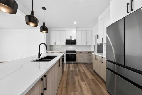 3 Lakewood Way, Strathmore, AB - Indoor Photo Showing Kitchen With Double Sink With Upgraded Kitchen
