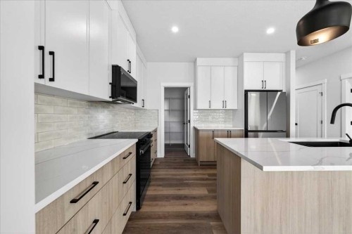 3 Lakewood Way, Strathmore, AB - Indoor Photo Showing Kitchen With Upgraded Kitchen