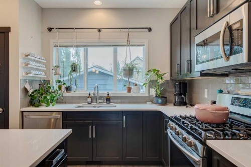 159 Mahogany Grove Se, Calgary, AB - Indoor Photo Showing Kitchen With Double Sink