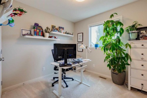159 Mahogany Grove Se, Calgary, AB - Indoor Photo Showing Office