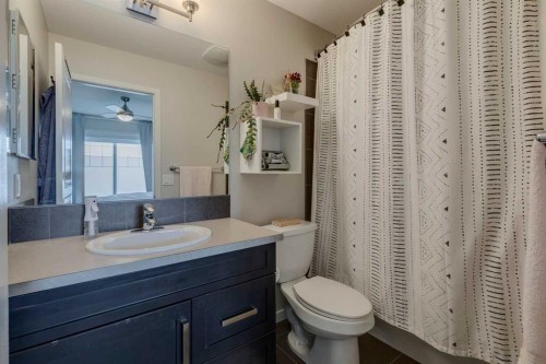 159 Mahogany Grove Se, Calgary, AB - Indoor Photo Showing Bathroom