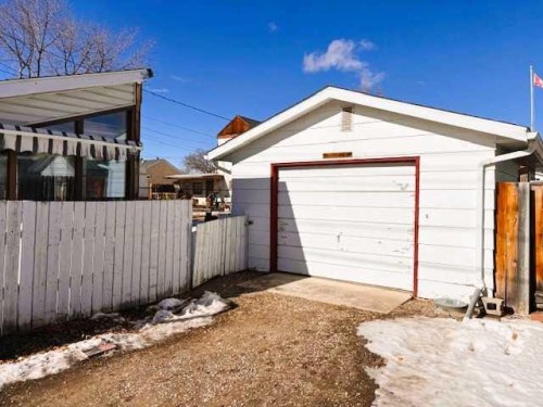 341 50 Avenue West, Claresholm, AB - Outdoor With Exterior