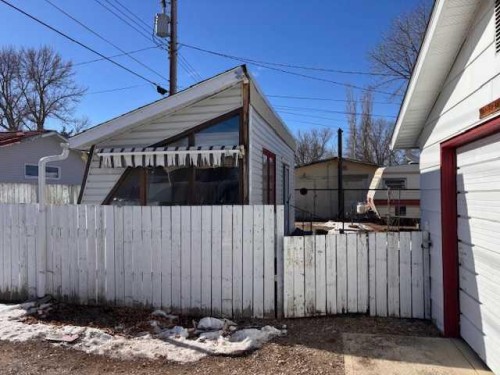 341 50 Avenue West, Claresholm, AB - Outdoor