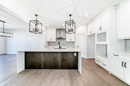 196 Starling Place Nw, Calgary, AB - Indoor Photo Showing Kitchen