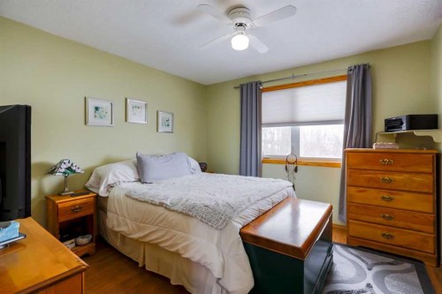 1118 Maple Avenue, Crossfield, AB - Indoor Photo Showing Bedroom