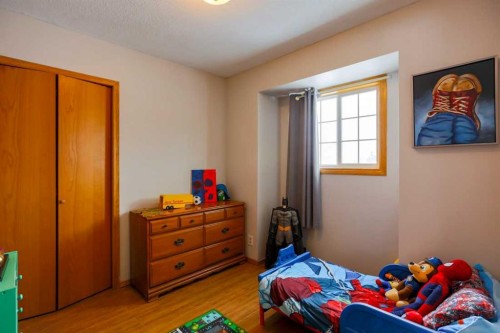 1118 Maple Avenue, Crossfield, AB - Indoor Photo Showing Bedroom