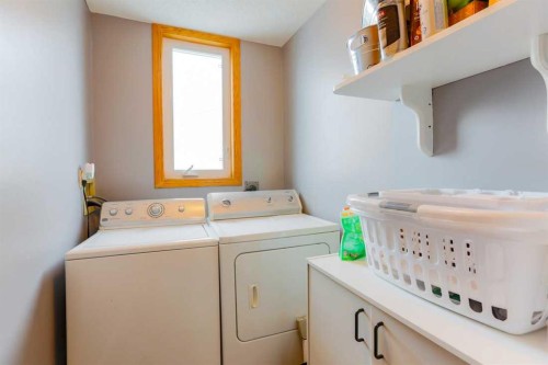 1118 Maple Avenue, Crossfield, AB - Indoor Photo Showing Laundry Room
