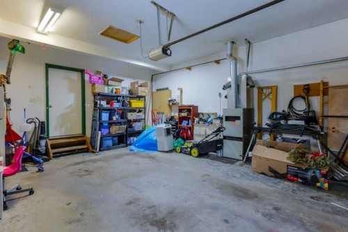 1118 Maple Avenue, Crossfield, AB - Indoor Photo Showing Garage