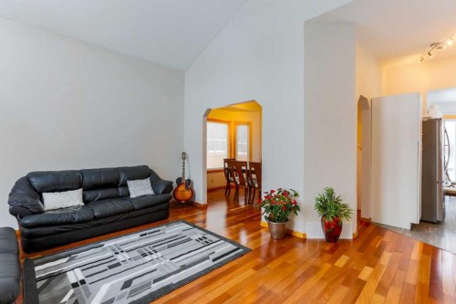 1118 Maple Avenue, Crossfield, AB - Indoor Photo Showing Living Room