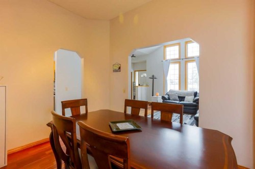 1118 Maple Avenue, Crossfield, AB - Indoor Photo Showing Dining Room