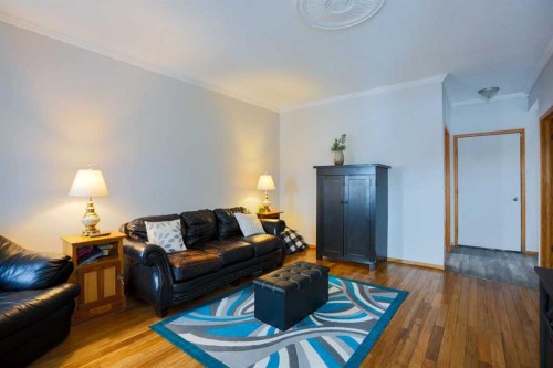 1118 Maple Avenue, Crossfield, AB - Indoor Photo Showing Living Room