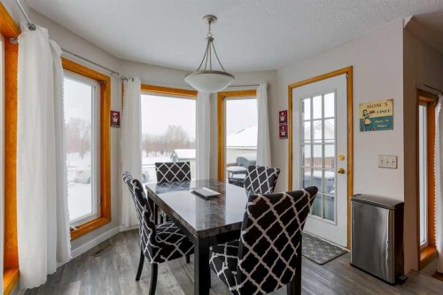 1118 Maple Avenue, Crossfield, AB - Indoor Photo Showing Dining Room
