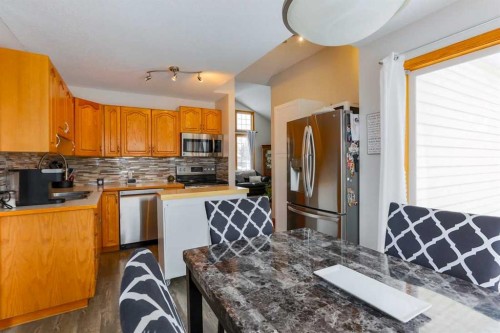 1118 Maple Avenue, Crossfield, AB - Indoor Photo Showing Kitchen