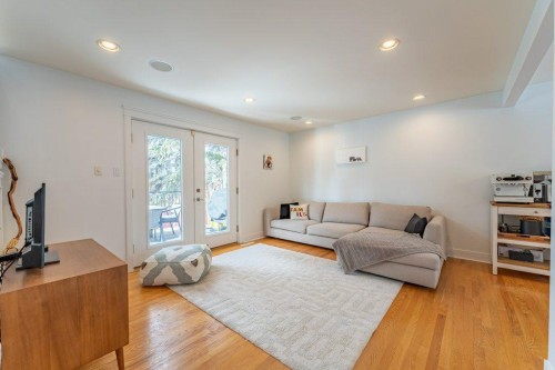 5227 Carney Road Nw, Calgary, AB - Indoor Photo Showing Living Room