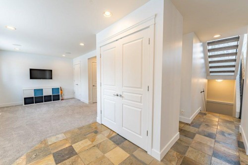 5227 Carney Road Nw, Calgary, AB - Indoor Photo Showing Other Room