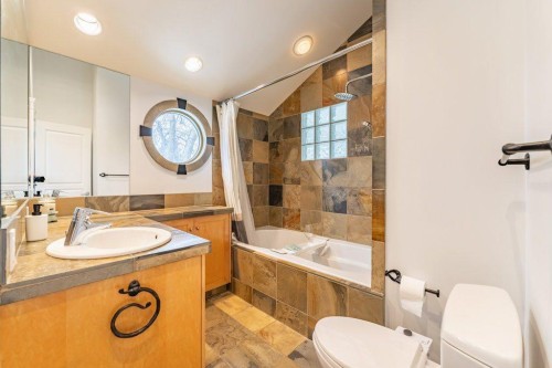 5227 Carney Road Nw, Calgary, AB - Indoor Photo Showing Bathroom