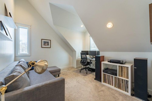 5227 Carney Road Nw, Calgary, AB - Indoor Photo Showing Other Room