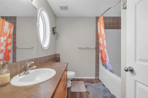 115 Evermeadow Avenue Sw, Calgary, AB - Indoor Photo Showing Bathroom