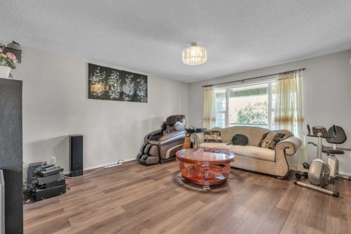 115 Evermeadow Avenue Sw, Calgary, AB - Indoor Photo Showing Living Room