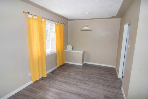 7012 Bowness Road Nw, Calgary, AB - Indoor Photo Showing Other Room