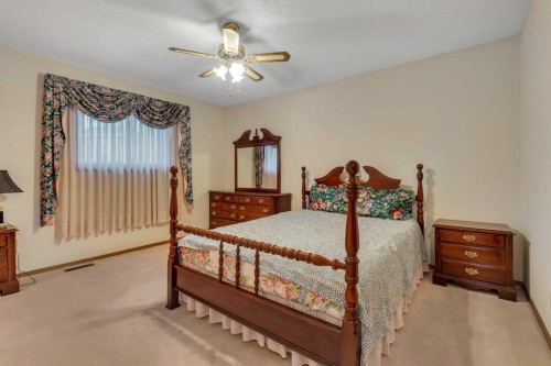 133 Riverview Park Se, Calgary, AB - Indoor Photo Showing Bedroom