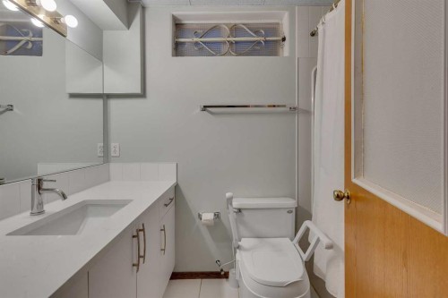 133 Riverview Park Se, Calgary, AB - Indoor Photo Showing Bathroom