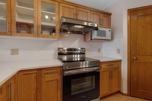 133 Riverview Park Se, Calgary, AB - Indoor Photo Showing Kitchen