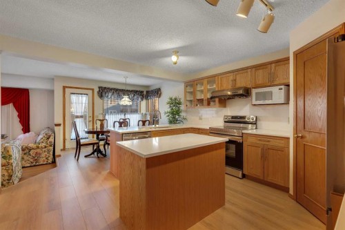 133 Riverview Park Se, Calgary, AB - Indoor Photo Showing Kitchen