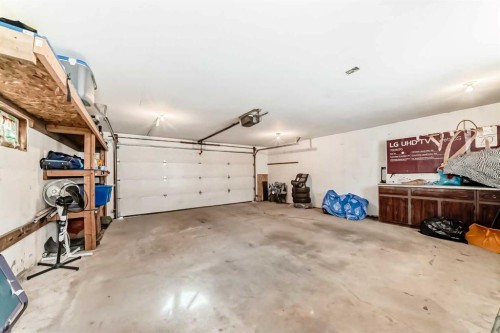 6712 23 Avenue Ne, Calgary, AB - Indoor Photo Showing Garage