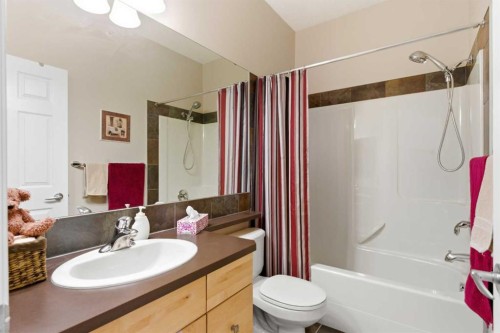 305-37 Prestwick Drive Se, Calgary, AB - Indoor Photo Showing Bathroom