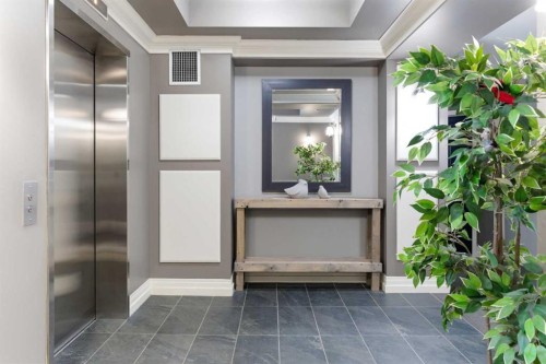 305-37 Prestwick Drive Se, Calgary, AB - Indoor Photo Showing Other Room