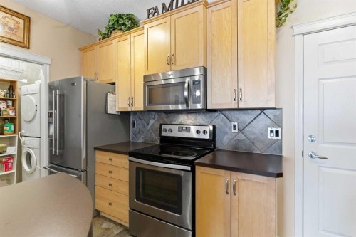 305-37 Prestwick Drive Se, Calgary, AB - Indoor Photo Showing Kitchen